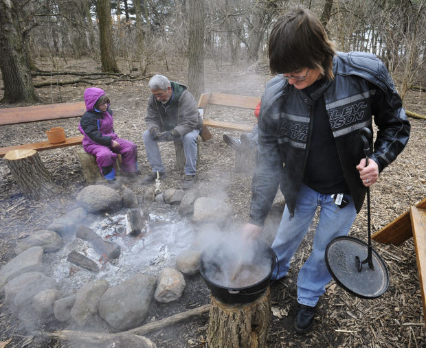 Tapping maple syrup